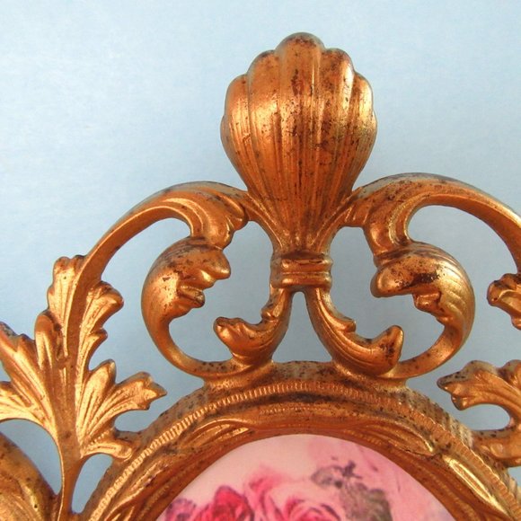 Vintage gold scrolled metal Art Nouveau reproduction picture frames - set of 2 - Picture 5 of 9